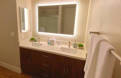 1 Bedroom XL Condo with King bed, Garden View, Parking Included - Foto 20