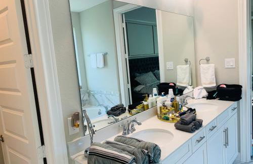 Charming Retreat Modern Luxury Family Sleeps 10 - Foto 31