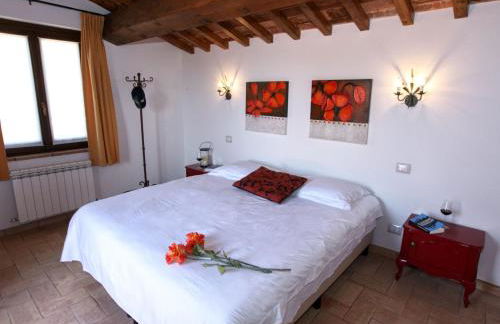 Luxurious Villa in Vasciano Umbria with Private Pool - Photo 5