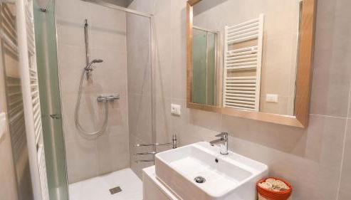 TUSCAN HOUSE WITH GARDEN - with Wi-Fi, Free Parking - Foto 5, towels, Shower