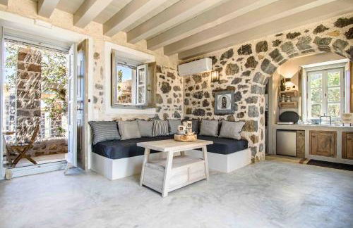 Pavlaina Complex of Traditional Residences in Nisyros. Enjoy the garden and the Sea View - Foto 1