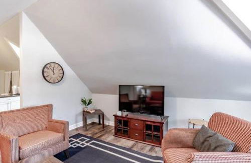 Dauphin District Darling #3-Downtown, Restaurants - Photo 24