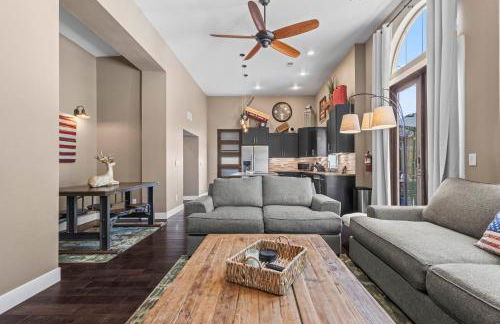 Stylish Church Conversion Walk to LoHi - Foto 13