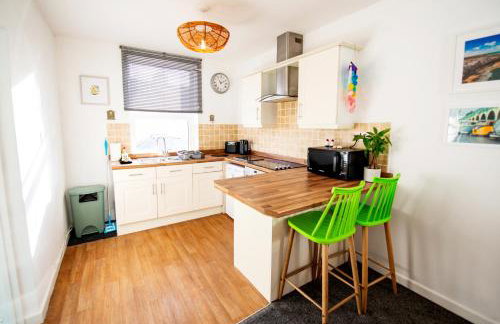 Seaside Home with Parking Near Tolcarne Beach - Foto 15