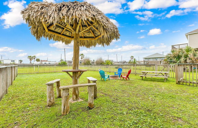 Backyard Oasis Hot Tub and 2 Shaded Decks - Foto 46