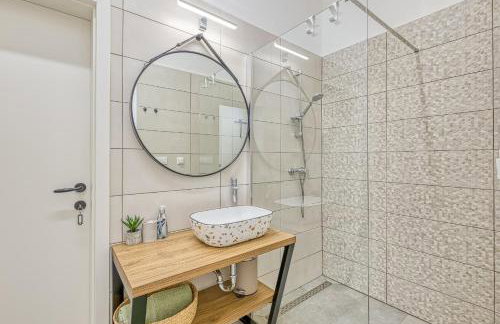 Runa with Terrace - Photo 13