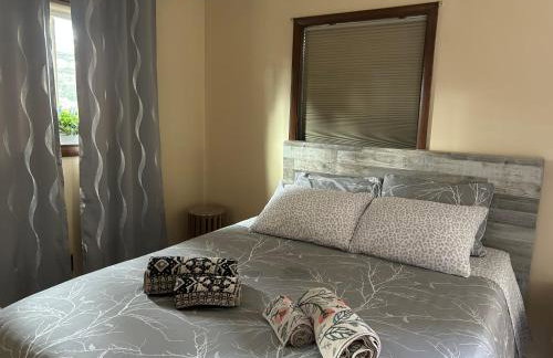 WOW!! Ultimate Pocono Retreat, Hot Tub, Game Room, Deck, Lakes, Skiing, Pools - Photo 55