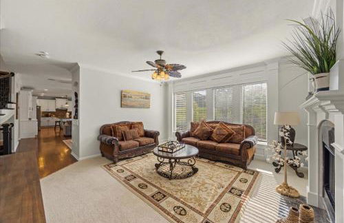 Beautiful relaxing private villa next to a pond smart home and Traeger Grill - Foto 8