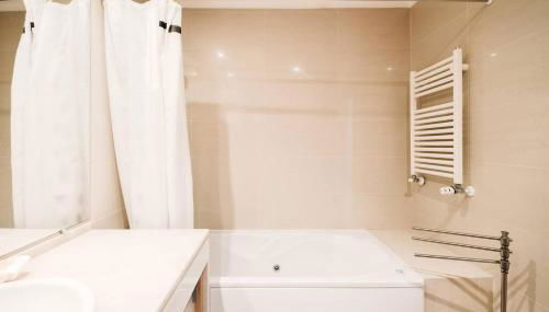 Fantastic Seaside Family Apartment with Pool - Photo 5