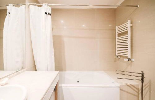 Fantastic Seaside Family Apartment with Pool - Foto 5