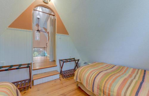 French Broad River Access Whimsical Gem with Deck - Foto 16