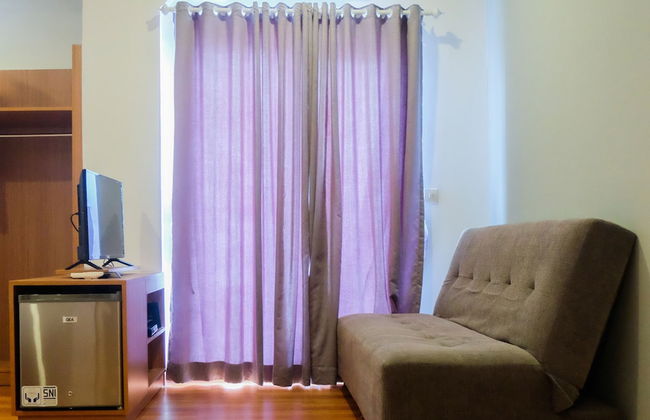 Azalea Suites Cikarang Studio Apartment with Bathtub - Photo 7