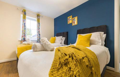 Casa Lana - Spacious and Stylish 4-Bed Home Near Gatwick with Free Parking - Foto 8