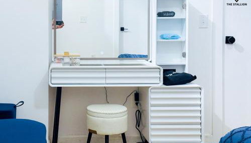 The Stallion #101 - 1BD Modern Loft with Private Patio - Walk to various attractions - Foto 2