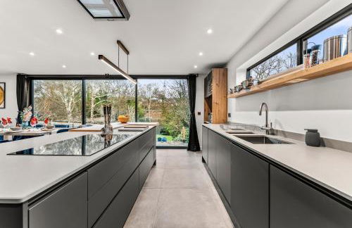 Elegant Retreat in Cheltenham - Garden & Parking Included - Foto 11