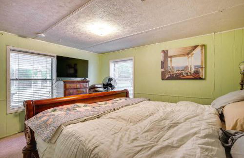 The Whacky Shack Family Cabin with Fire Pit! - Photo 18