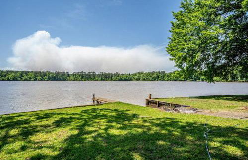 Ultimate Family Fun Lakehouse with pool and dock - Foto 26