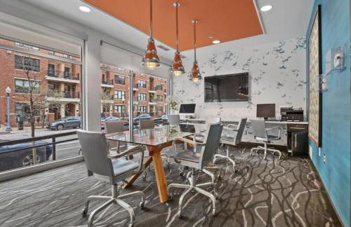 CozySuites 2BR Mill District with pool, gym #02 - Foto 25