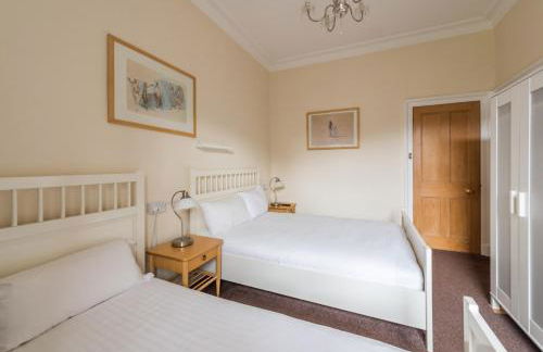 3 bed overlooking meadows park - Foto 30