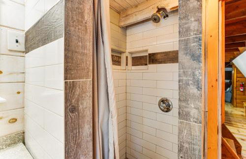 8 Mi to Cranmore Mtn Resort A-Frame with Fire Pit - Foto 12