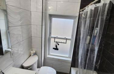 Two-Bedroom Home 25 min to NYC free parking-UNIT-2 - Foto 27