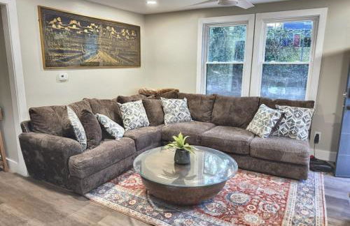 Private Quiet ADU-Guesthouse 10 mins to Airport & Downtown - Foto 1