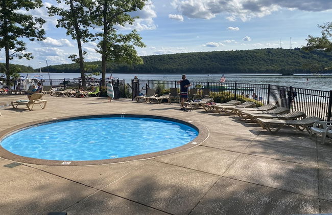 Pocono Retreat -1 Mile to Lake and Skiing - Foto 51