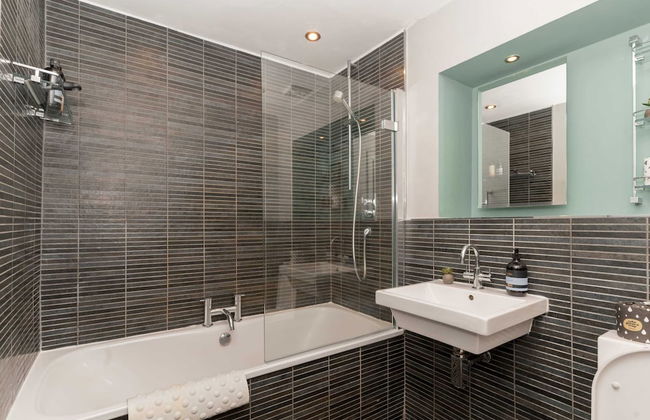 Beautiful & Bright 2BD Flat - Haymarket - Photo 20