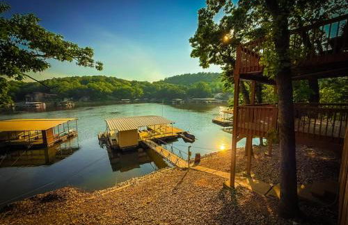 Lakefront 4BD2BADockGrillDecksFirepit-12PP - Photo 35