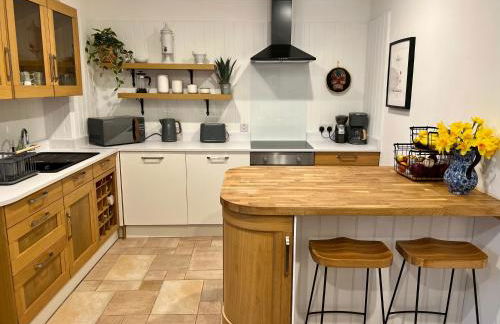 Hollyhocks Holiday Home- 2 bedroomed ground floor apartment sleeps 5 - Foto 2