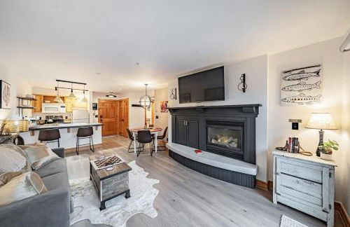 Upscale Couple's Getaway Hot Tubs - Foto 6