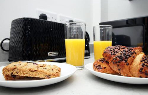 Modern Two BR | Free Parking - Foto 27