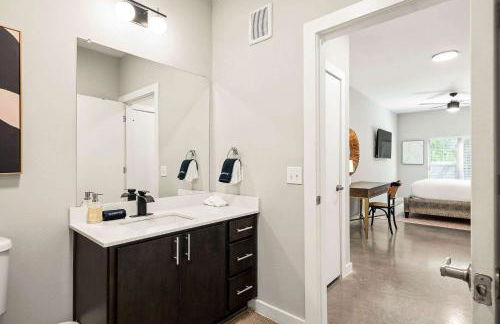 South Lamar Retreat - Sauna, Plunge & Pickleball - Foto 16