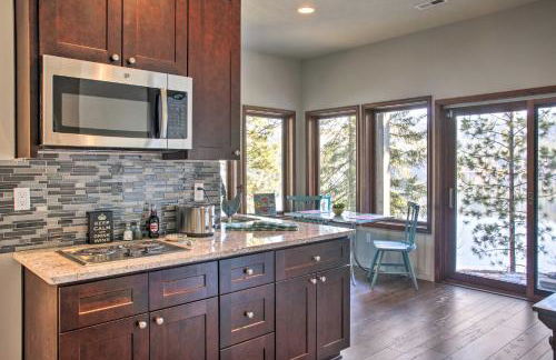 Luxurious Liberty Lake Hideaway with Hot Tub! - Foto 10