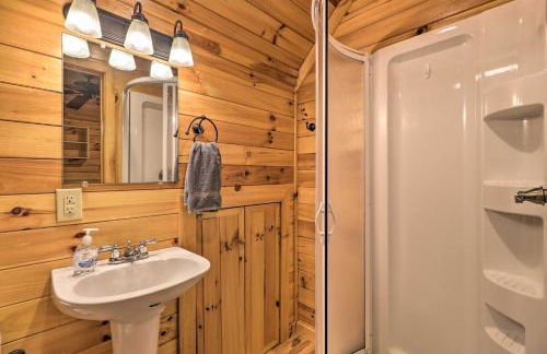 Cozy Boone Cabin with Deck Close to Downtown! - Foto 19