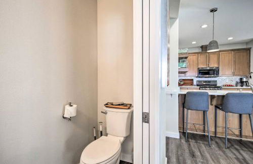 The Moby House Coastal Retreat with Ocean Views & Hot Tub - Foto 25