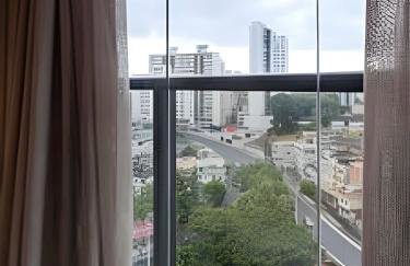 Studio Premium com Rooftop e Piscina com vista para a Baia de Todos os Santos, Portaria 24 Hr, Estacionamento, Wi-fi rápido 433Mpbs, Cozinha Compacta, Localização privilegiada próximo à praia e ao Farol da Barra - Foto 26