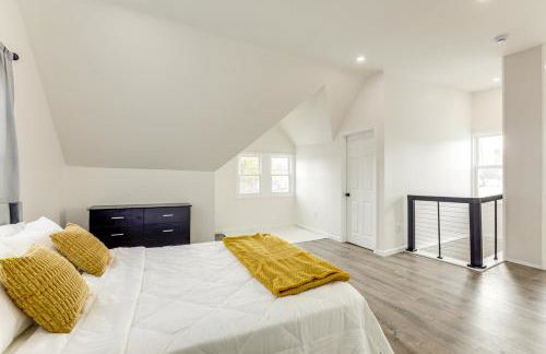 Walk to River, Parks and Dining Family Home with Yard - Foto 22