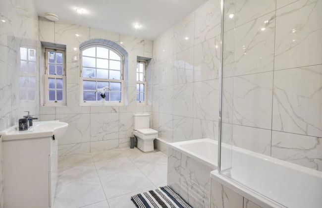 3 Bed Apartment in Wigan - Photo 8