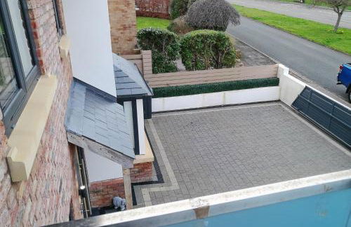 Modern Large 4-Bed Property sleeps 10 in Abergele - Photo 24