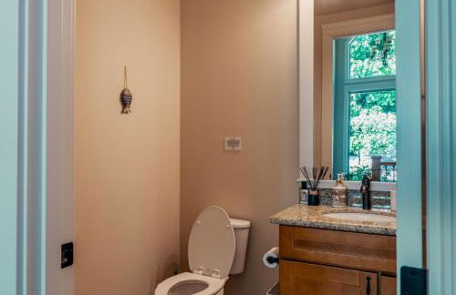 Stunning House with Views of Puget Sound! Ideal for Family Reunions - Photo 102