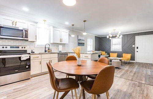 Renovated house close to Dtown Durham w king bed - Photo 13