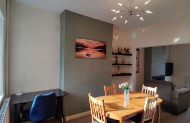 Victorian Semi Detached House behind the High Street - Foto 5