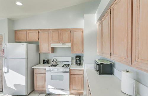 Victorville Home with Fenced Backyard and Patio! - Foto 11