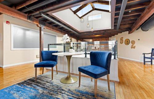 KING Penthouse Sleep8 4Bed 3BR 2BA Swepson Loft - Foto 31