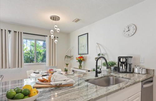 The YinYang - King Bed , Workspace , Full Kitchen - Foto 17