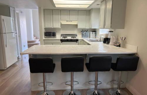 Extended Stay 3 or 4 Beds Cozy Smart Home Living - Photo 25