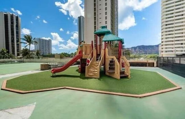 High Rise Ocean View Waikiki Condo, FREE Parking & Wi-Fi by Koko Resort Vacation Rentals - Photo 23