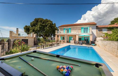 Lovely House Kristina with a pool - Photo 1