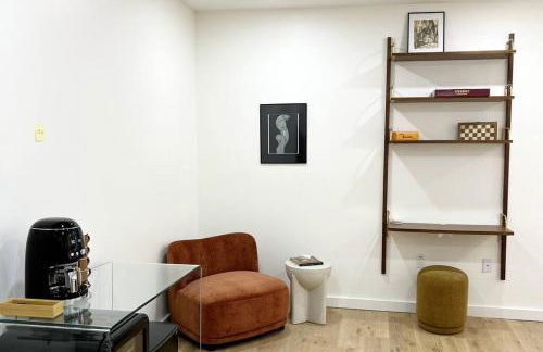 DTWN Bangor, Historic Hotel, KING BED, WIFI, Roku TV, Room # 403 - Foto 9